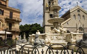 Fuente de Orione y Catedral