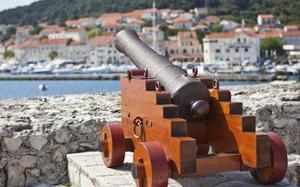 Ca��n en la Fortaleza medieval de Korcula