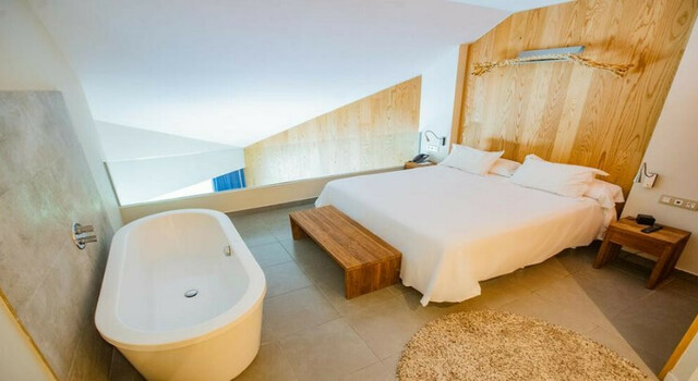 Relax Higueron Hotel Malaga, Curio Collection By Hilton 5