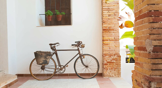 Aventura en Dos Ruedas: Escapa a La Casona De Las Flores! 4