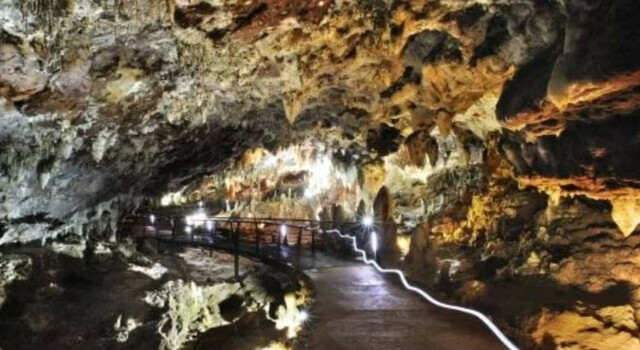 Explora las Maravillas Subterraneas de Cueva El Soplao 4