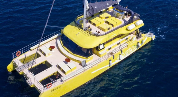 Barcelona a Tu Manera: Disfruta de un Atardecer en Catamaran