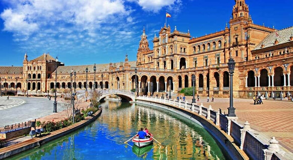 Escapada en Sevilla con paseo en barco por el Guadalquivir