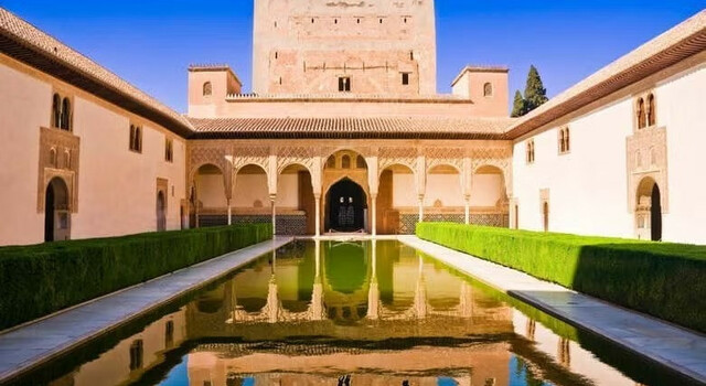 Granada Te Espera: Maravillas de la Alhambra y su Encanto 3
