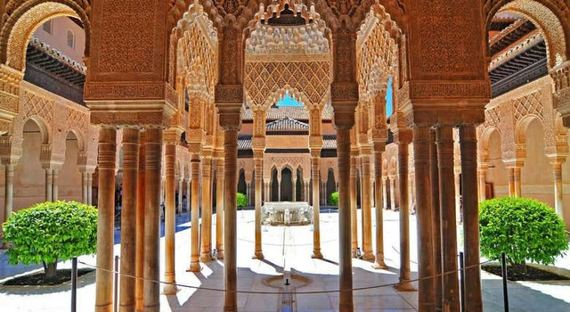 Granada Te Espera: Maravillas de la Alhambra y su Encanto 4