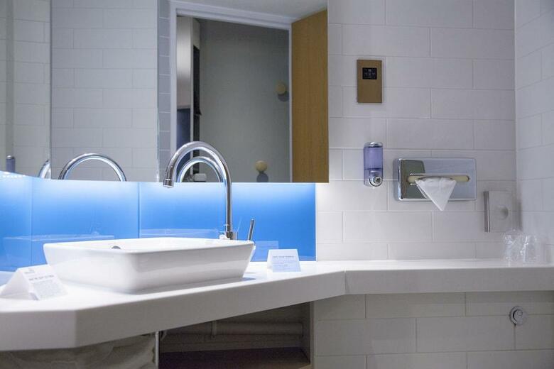 Hotel Express By Holiday Inn Cardiff Bay