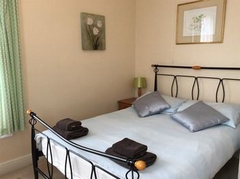 Albergue Burton Villa Guest House