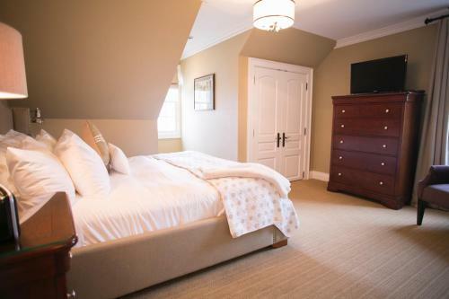 124 On Queen Hotel & Spa