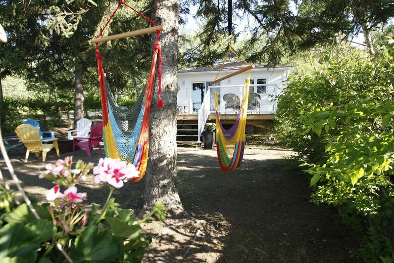 Lakefront Cottage In Manitou Beach