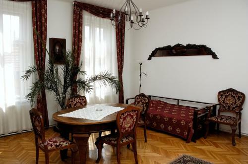 Inn Side Hotel Kalvin House