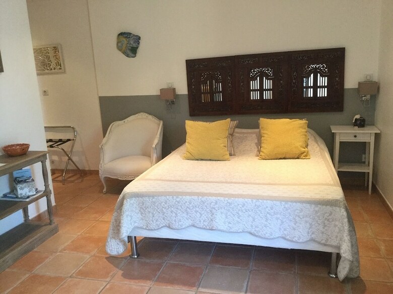 Hostal Le Patio Fleuri