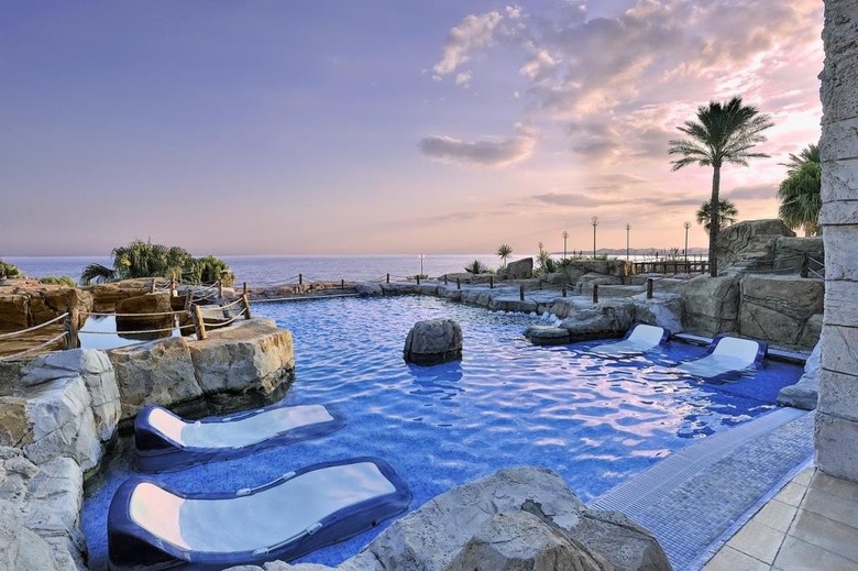 Holiday World Polynesia Hotel