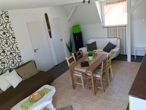 Corner Apartman 1