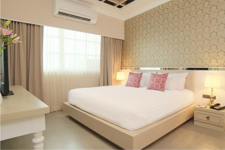 Hotel The Raya Surawong Bangkok