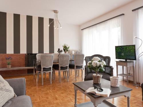 Apartment Large Suite.13