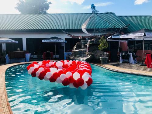 Le Dolphin's Grand Paradiso Hotel