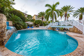 Hotel Pineapple Beach Club