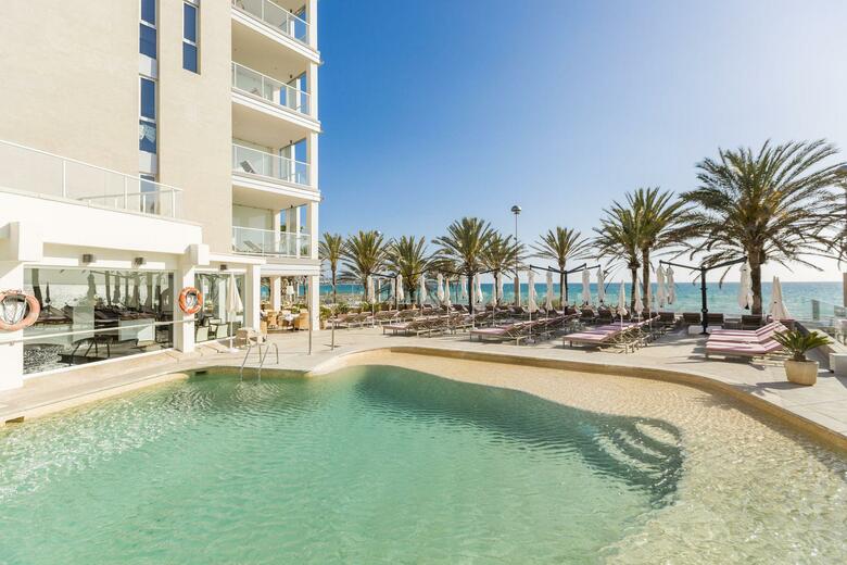 Hotel Pure Salt Garonda