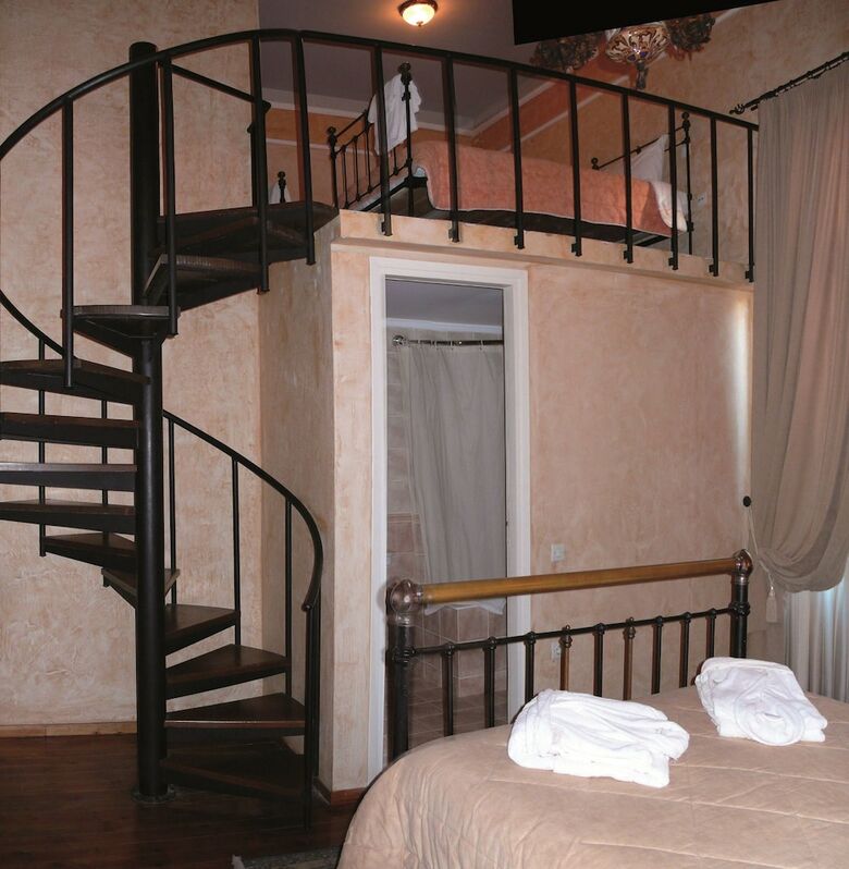 Nafsimedon Hotel
