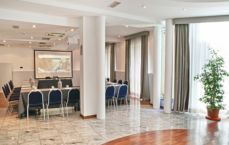Hotel Studios