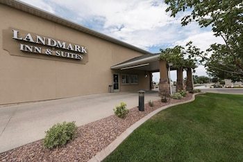Hotel The Landmark Inn & Suites