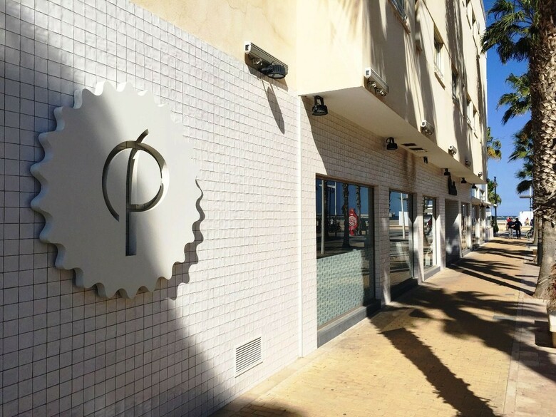 Hostal Malvarrosa Beach Rooms