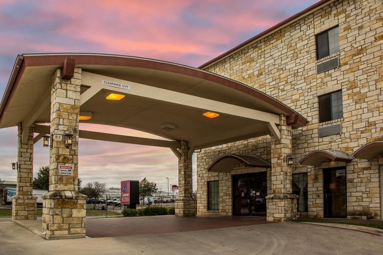 Hotel Comfort Suites Near Seaworld