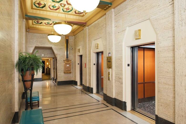 Hotel Hampton Inn Downtown, Across From Circle Center