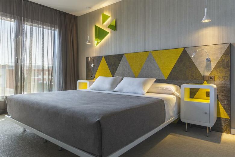 Hotel Macia Sevilla Kubb