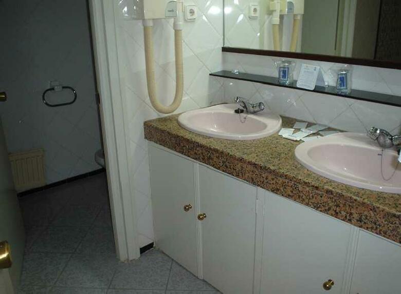 Hotel Macia Sevilla Kubb