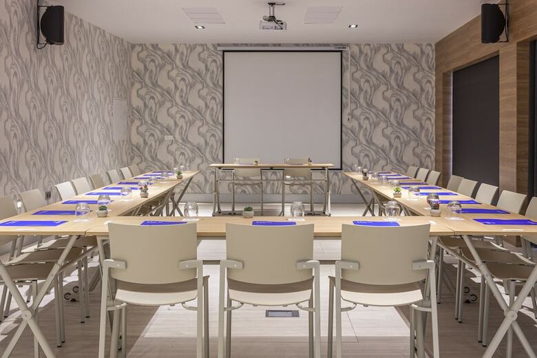 Hotel Macia Sevilla Kubb