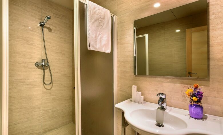 Hotel Iz�n Puerta De Gredos