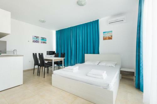 Sea Life Apartments Sinemorets