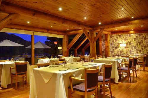 Hotel Dos Bahias Lake Resort