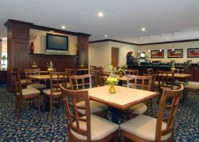 Hotel Comfort Suites Airport