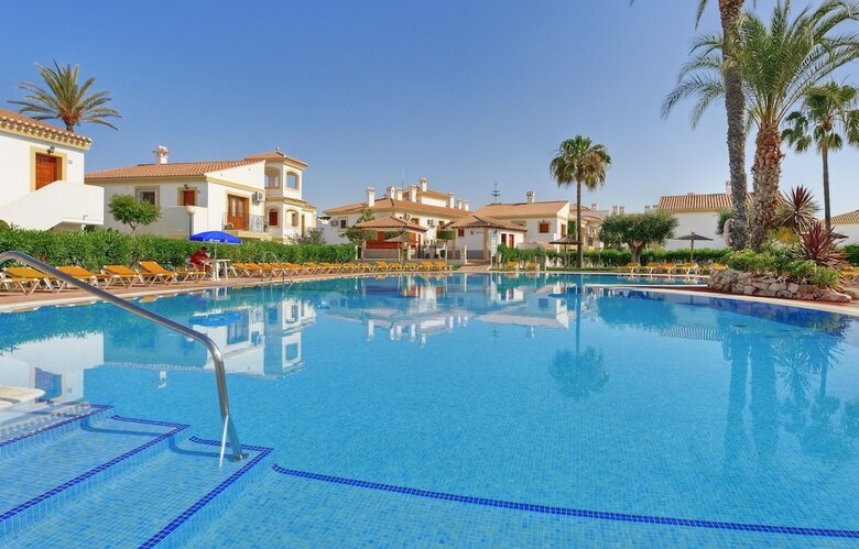 Apartamentos Infiniti Beach Resort