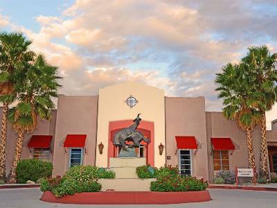 Hotel Lodge On The Desert