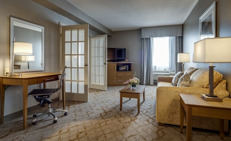 Hotel Monte Carlo Inn Vaughan Suites