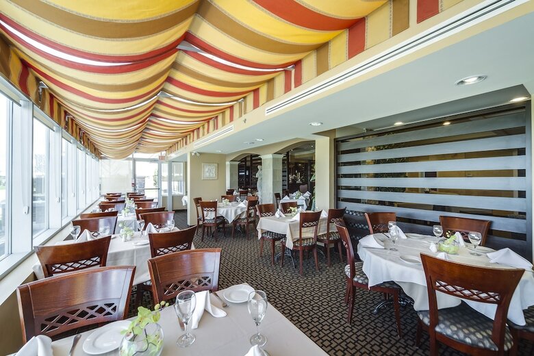 Hotel Monte Carlo Inn Vaughan Suites