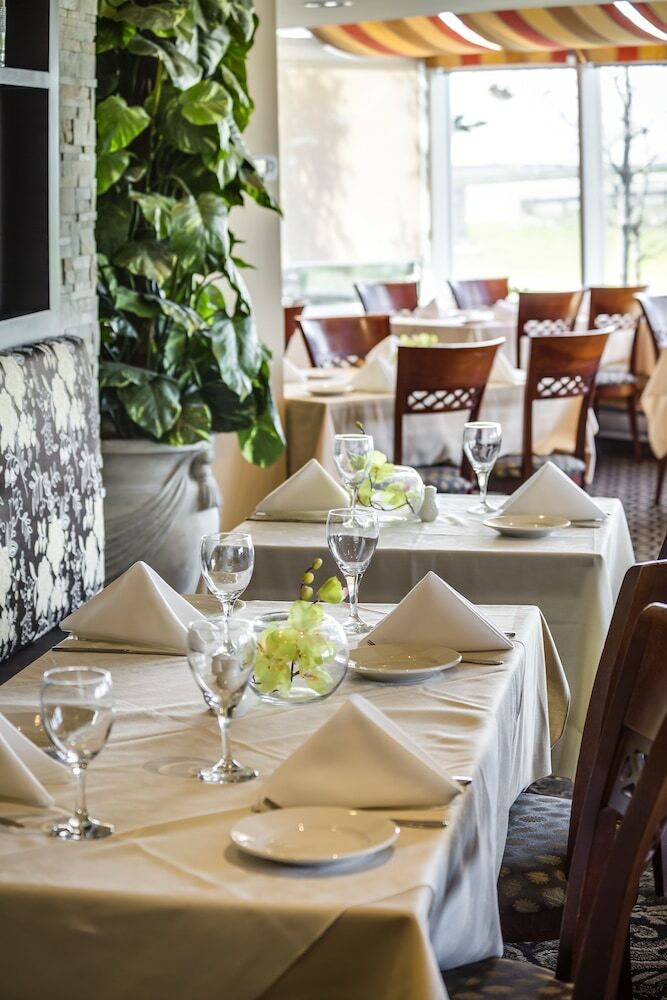 Hotel Monte Carlo Inn Vaughan Suites