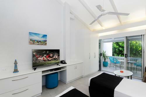 Aparthotel By The Sea Port Douglas
