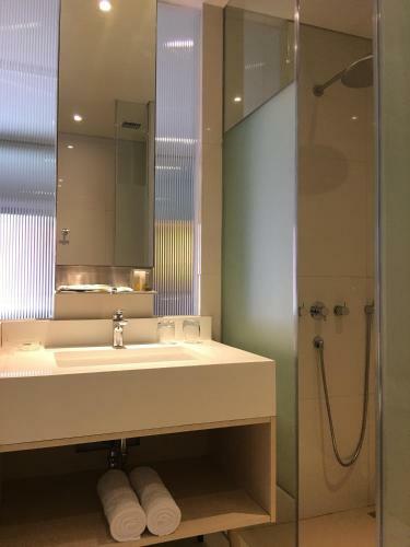 Hotel Ayola La Lisa Surabaya
