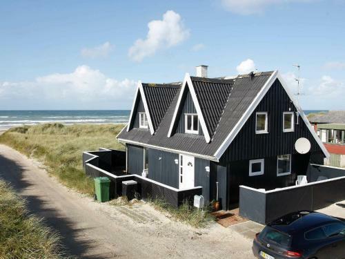 Three-bedroom Holiday Home In Blokhus 2