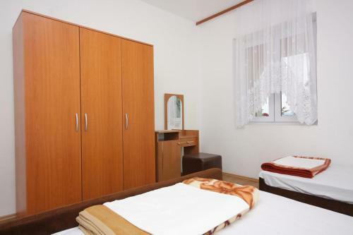 Apartments With A Parking Space Punat (Krk) - 5350