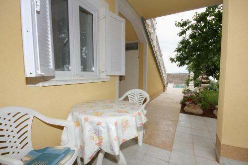 Apartments With A Parking Space Punat (Krk) - 5350