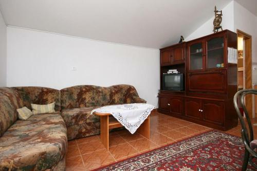 Apartments With A Parking Space Punat (Krk) - 5350