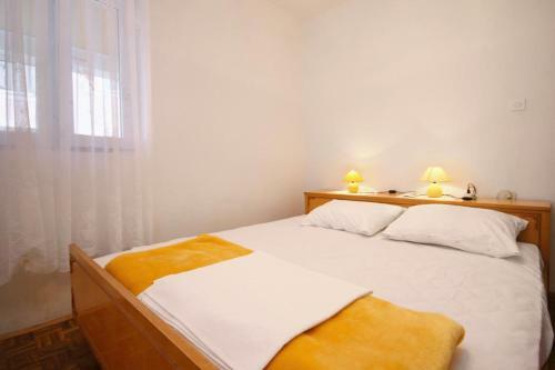 Apartments With A Parking Space Punat (Krk) - 5350