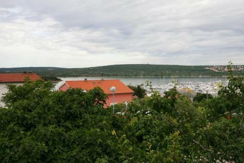 Apartments With A Parking Space Punat (Krk) - 5350