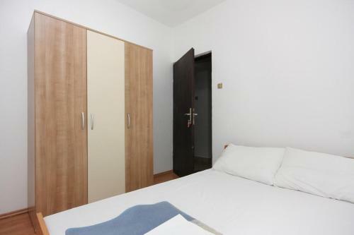 Apartments With A Parking Space Punat (Krk) - 5350