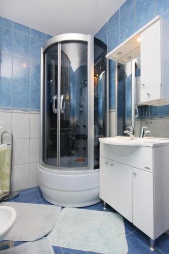 Apartments With A Parking Space Punat (Krk) - 5350